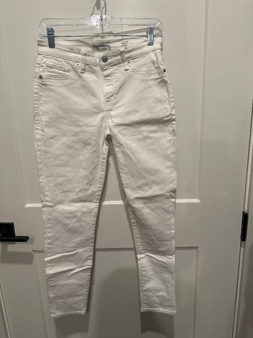 Ava SkinnyWhite Jeans Size 4/27